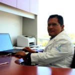 IMG/jpg/02_Dr._Samuel_Canizales_en_la_Unidad_de_la_FQ_en_INMEGEN._Foto_Mirna_Hernandez.jpg